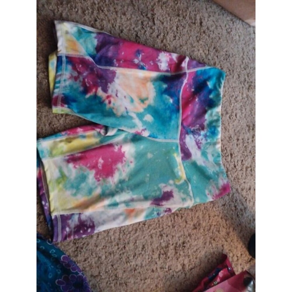 Rainbow tiedye active shorts by buc-ee's with 2 pockets